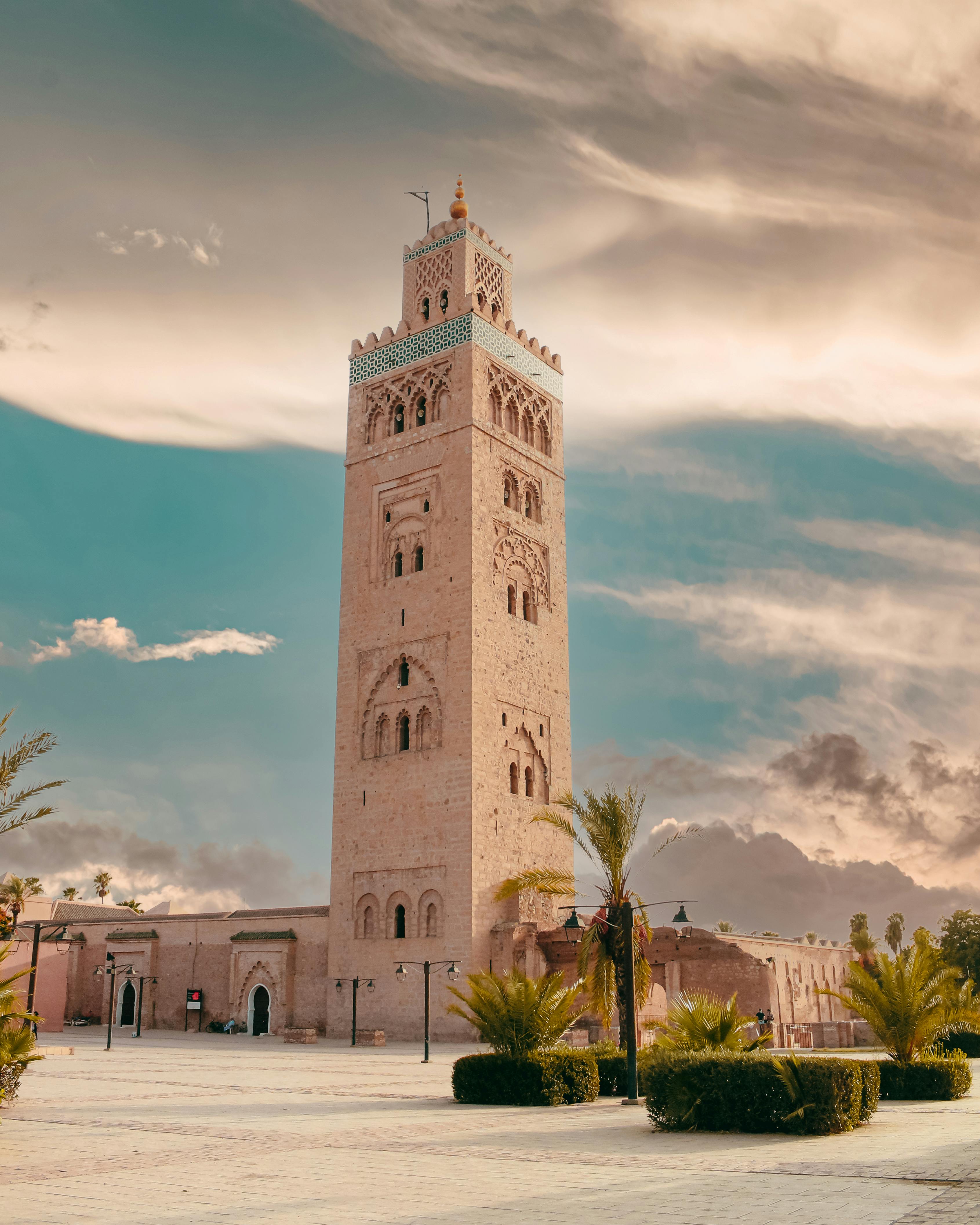 Mosquée Koutoubia de Marrakech au coucher du soleil — destination du séjour formation Mia Academy